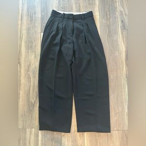 Like new Aritzia Wilfred high waisted pleated black pants size 8